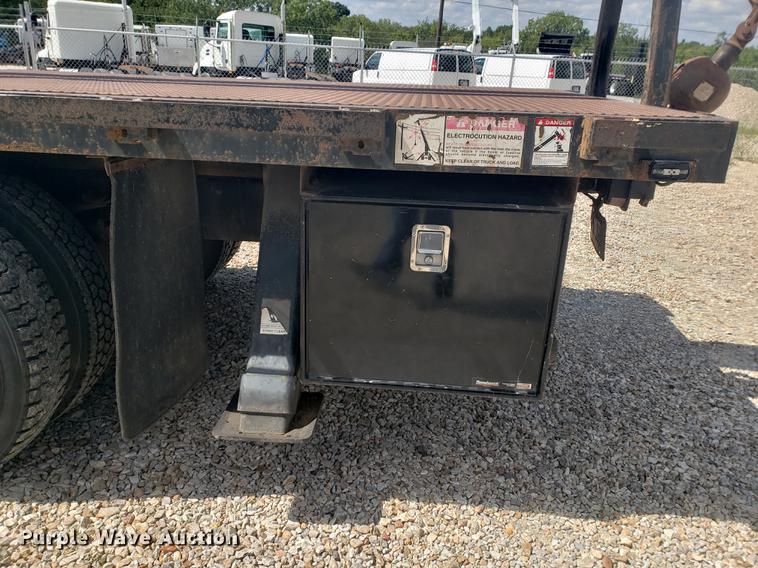 image for item EF9846 1993 Ford F700 crane truck