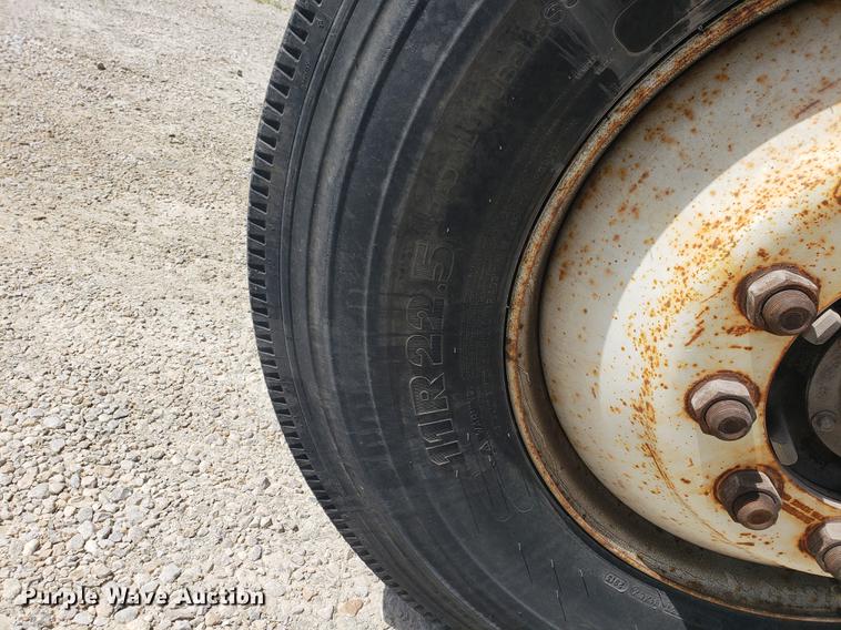 image for item EF9846 1993 Ford F700 crane truck