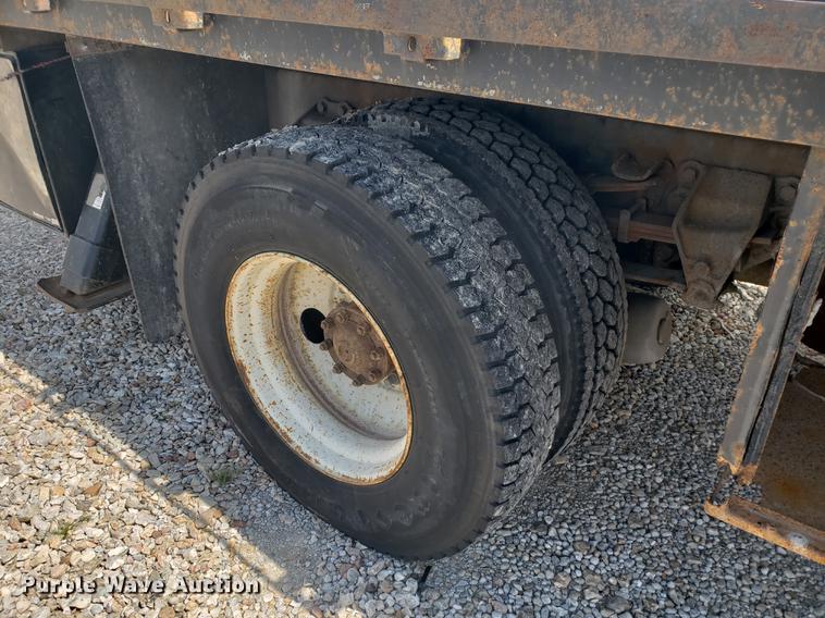 image for item EF9846 1993 Ford F700 crane truck