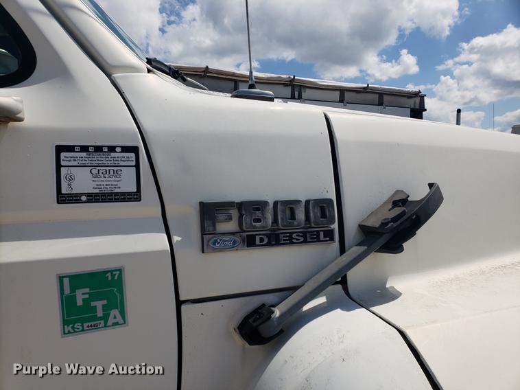 image for item EF9846 1993 Ford F700 crane truck