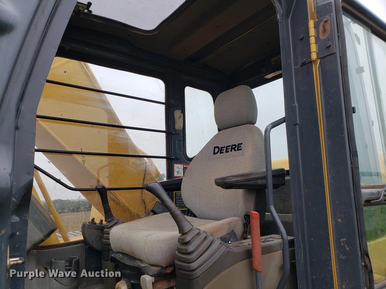 image for item EF9929 2005 John Deere 200C LC excavator