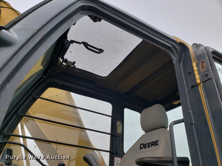 image for item EF9929 2005 John Deere 200C LC excavator