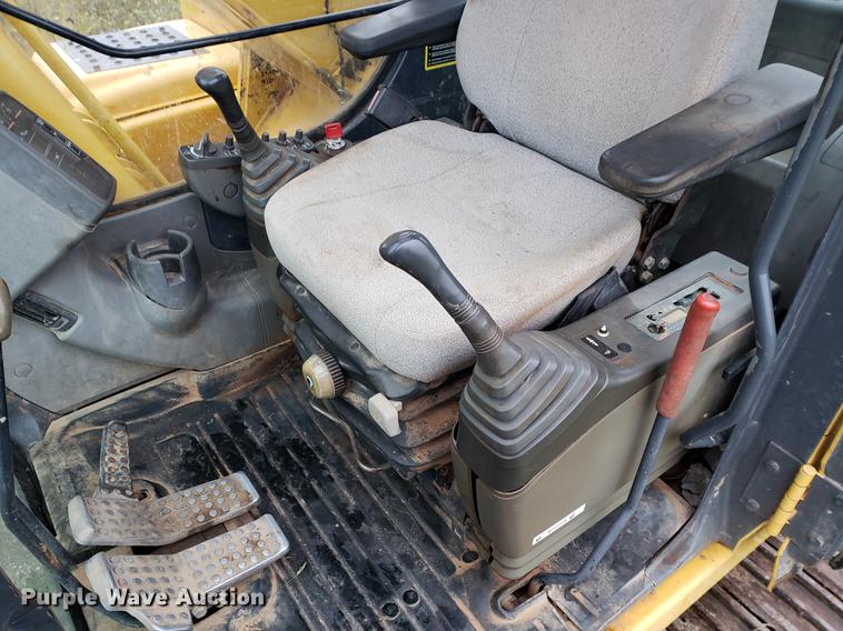 image for item EF9929 2005 John Deere 200C LC excavator