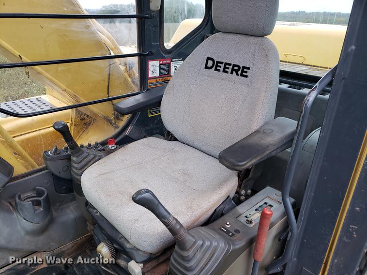 image for item EF9929 2005 John Deere 200C LC excavator