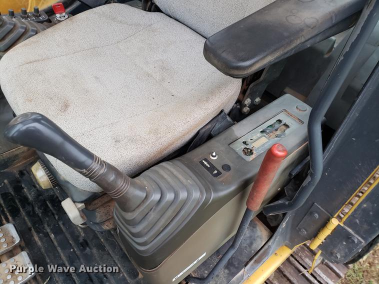 image for item EF9929 2005 John Deere 200C LC excavator