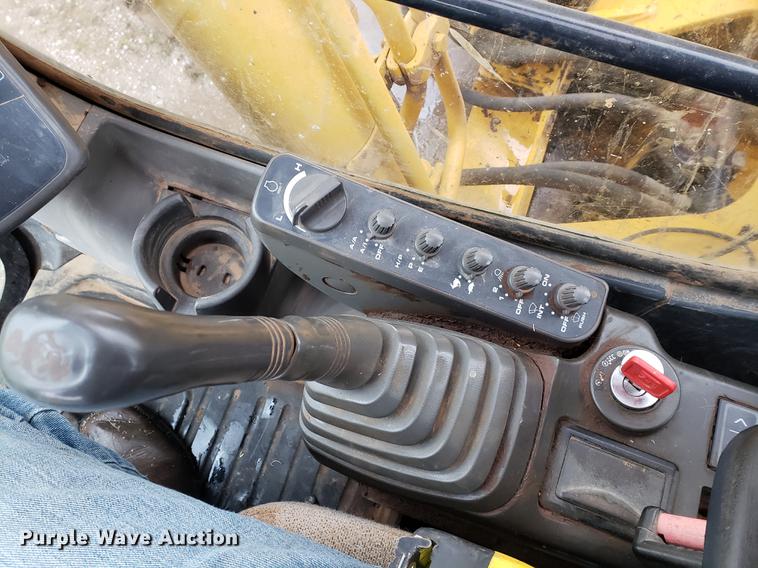 image for item EF9929 2005 John Deere 200C LC excavator