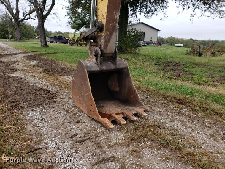 image for item EF9929 2005 John Deere 200C LC excavator