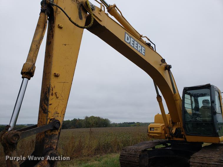 image for item EF9929 2005 John Deere 200C LC excavator