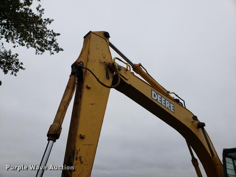 image for item EF9929 2005 John Deere 200C LC excavator