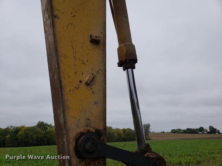 image for item EF9929 2005 John Deere 200C LC excavator