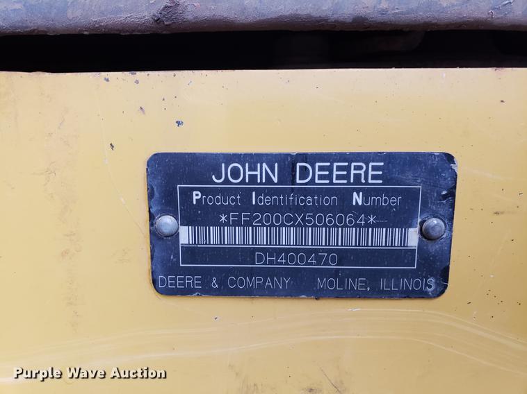 image for item EF9929 2005 John Deere 200C LC excavator