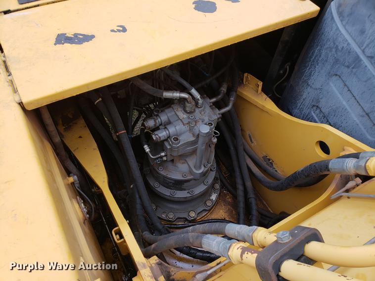 image for item EF9929 2005 John Deere 200C LC excavator