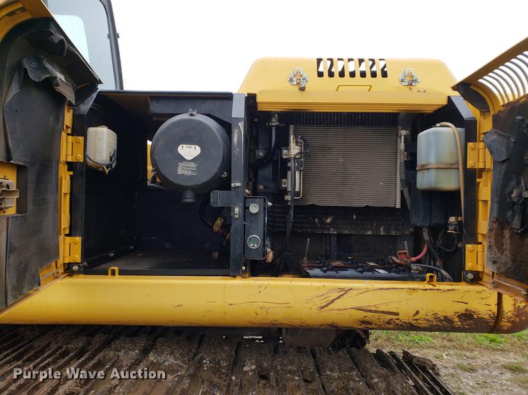 image for item EF9929 2005 John Deere 200C LC excavator