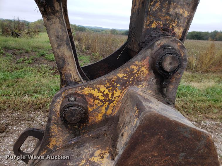 image for item EF9929 2005 John Deere 200C LC excavator