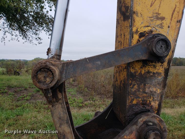 image for item EF9929 2005 John Deere 200C LC excavator