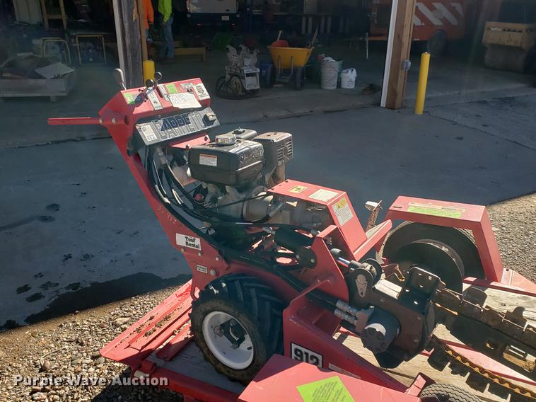 image for item EF9965 2012 Barreto trencher with trailer