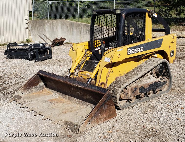 image for item EF9967 2007 John Deere 322 skid steer
