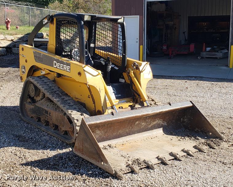 image for item EF9967 2007 John Deere 322 skid steer
