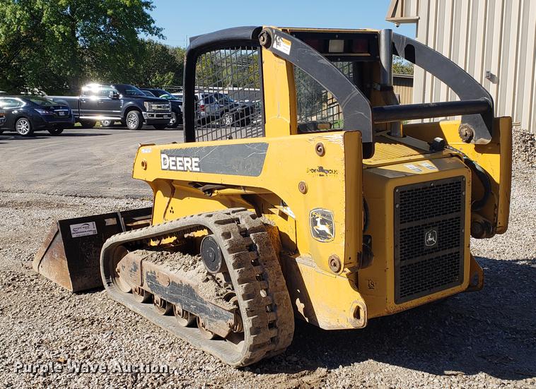 image for item EF9967 2007 John Deere 322 skid steer