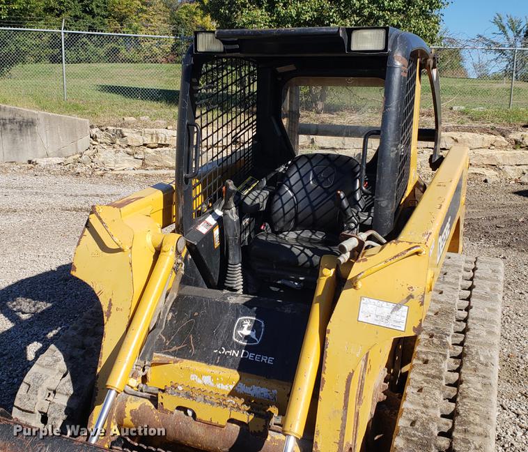 image for item EF9967 2007 John Deere 322 skid steer