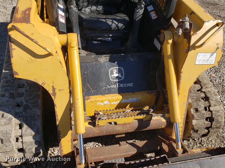 image for item EF9967 2007 John Deere 322 skid steer