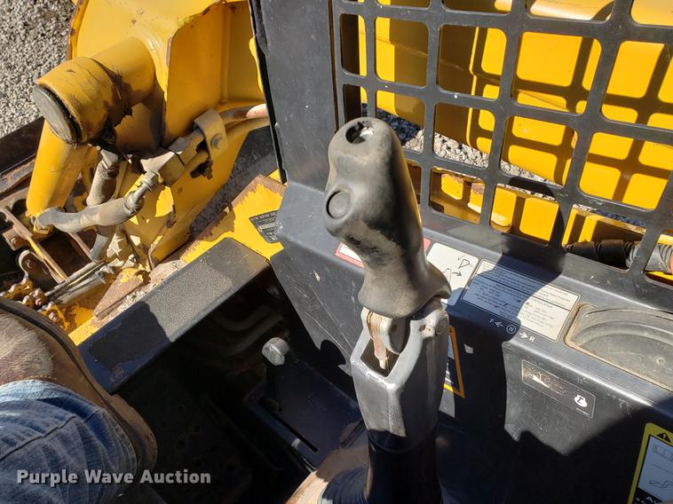 image for item EF9967 2007 John Deere 322 skid steer