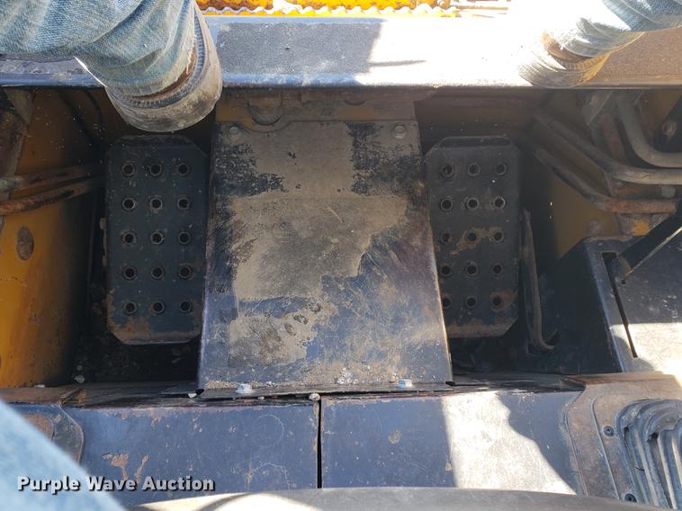 image for item EF9967 2007 John Deere 322 skid steer