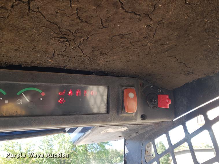 image for item EF9967 2007 John Deere 322 skid steer