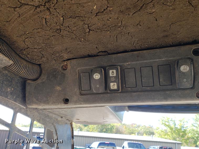 image for item EF9967 2007 John Deere 322 skid steer