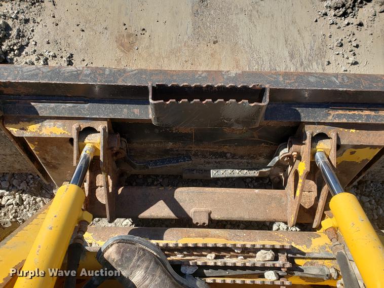 image for item EF9967 2007 John Deere 322 skid steer