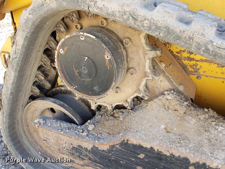 image for item EF9967 2007 John Deere 322 skid steer