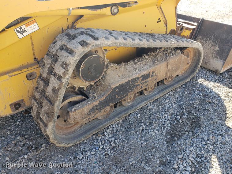 image for item EF9967 2007 John Deere 322 skid steer