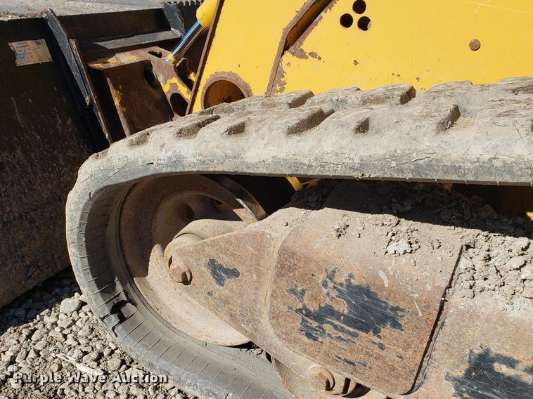 image for item EF9967 2007 John Deere 322 skid steer