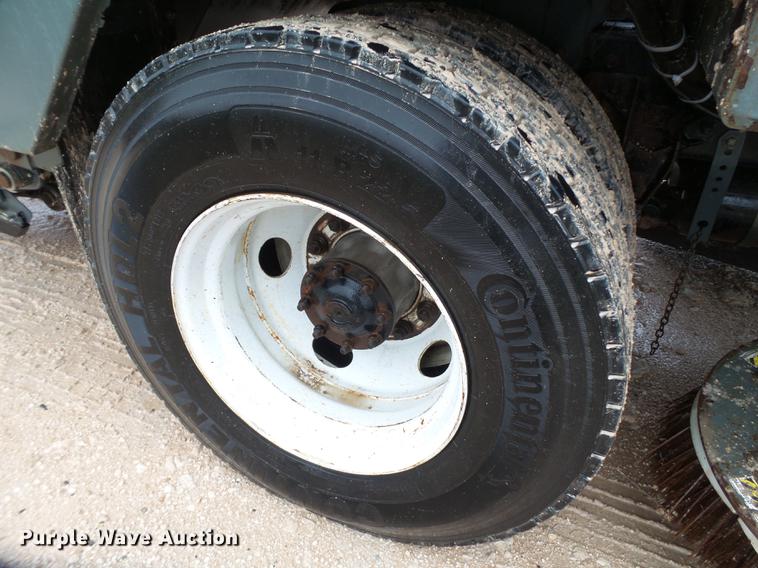 image for item EN9630 2005 Elgin Eagle Series F street sweeper