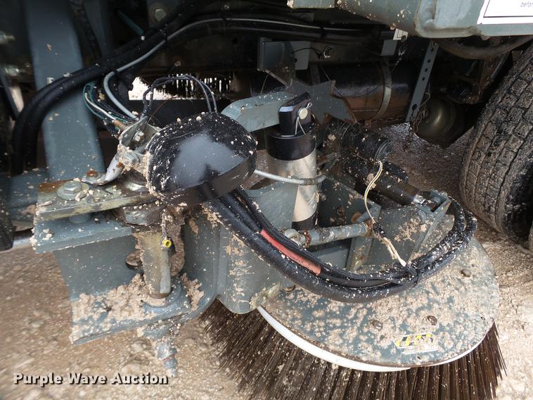 image for item EN9630 2005 Elgin Eagle Series F street sweeper