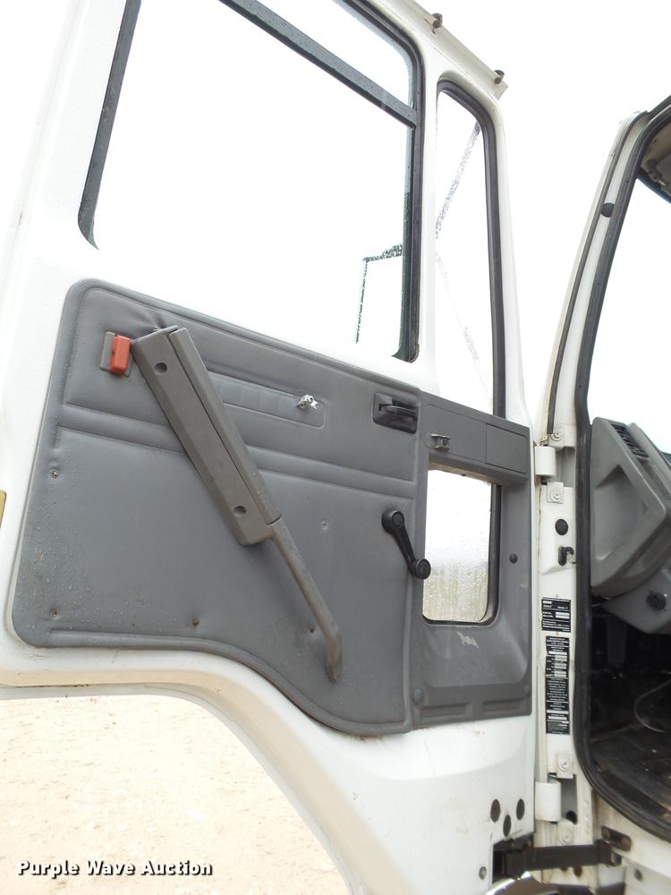 image for item EN9630 2005 Elgin Eagle Series F street sweeper