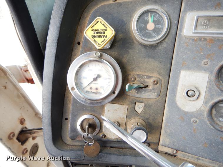 image for item EO9643 1989 Ford LT8000 ready mix truck