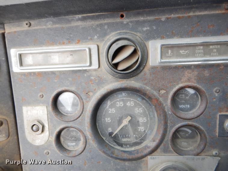 image for item EO9643 1989 Ford LT8000 ready mix truck