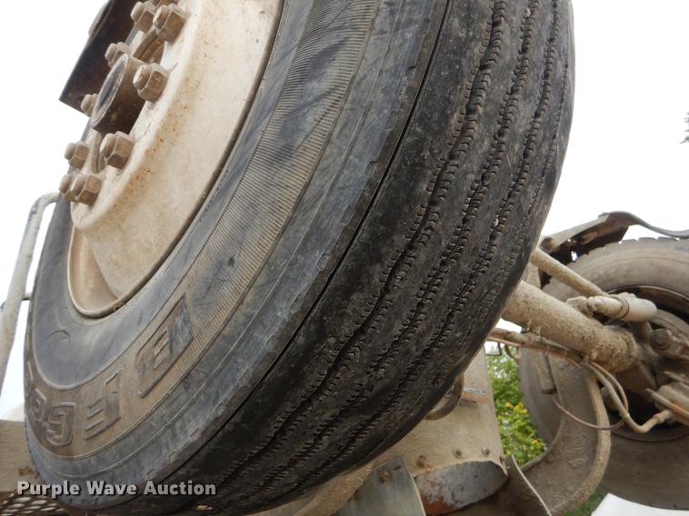 image for item EO9643 1989 Ford LT8000 ready mix truck