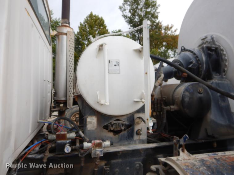 image for item EO9643 1989 Ford LT8000 ready mix truck