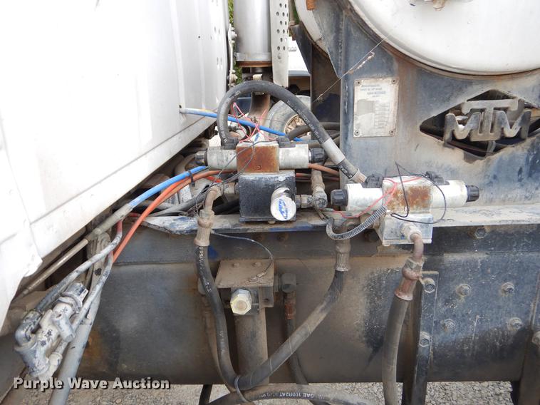 image for item EO9643 1989 Ford LT8000 ready mix truck