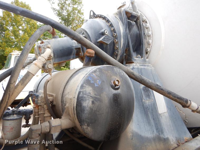 image for item EO9643 1989 Ford LT8000 ready mix truck