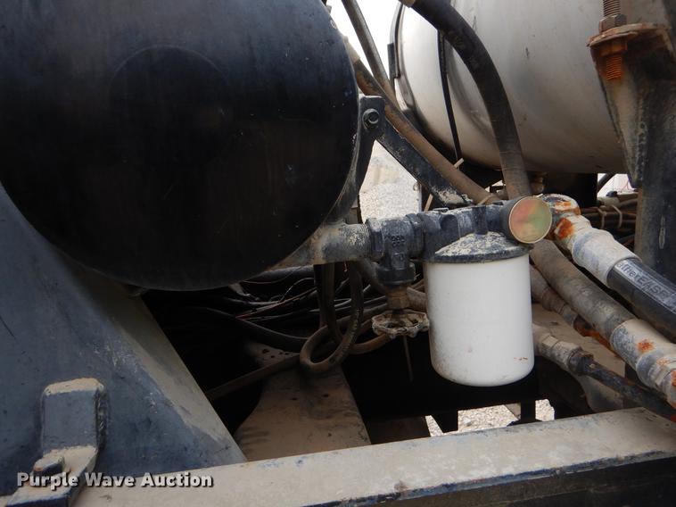 image for item EO9643 1989 Ford LT8000 ready mix truck