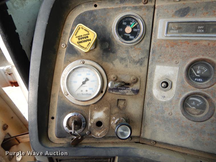 image for item EO9644 1989 Ford LT8000 ready mix truck