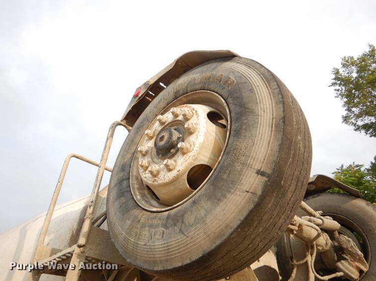 image for item EO9644 1989 Ford LT8000 ready mix truck