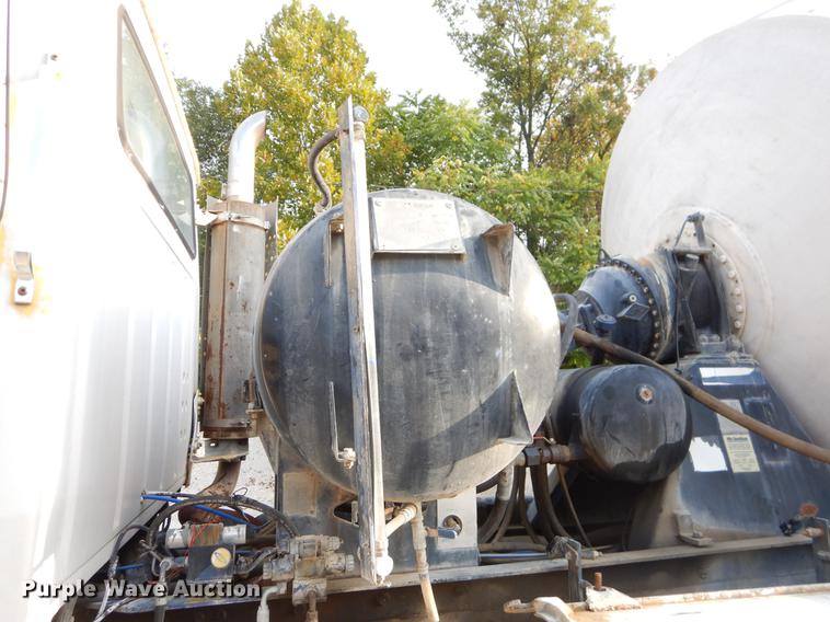 image for item EO9644 1989 Ford LT8000 ready mix truck