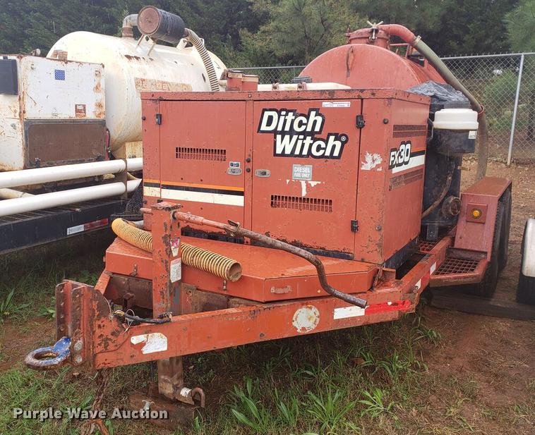 image for item EO9665 2007 Ditch Witch FX30 vacuum excavator
