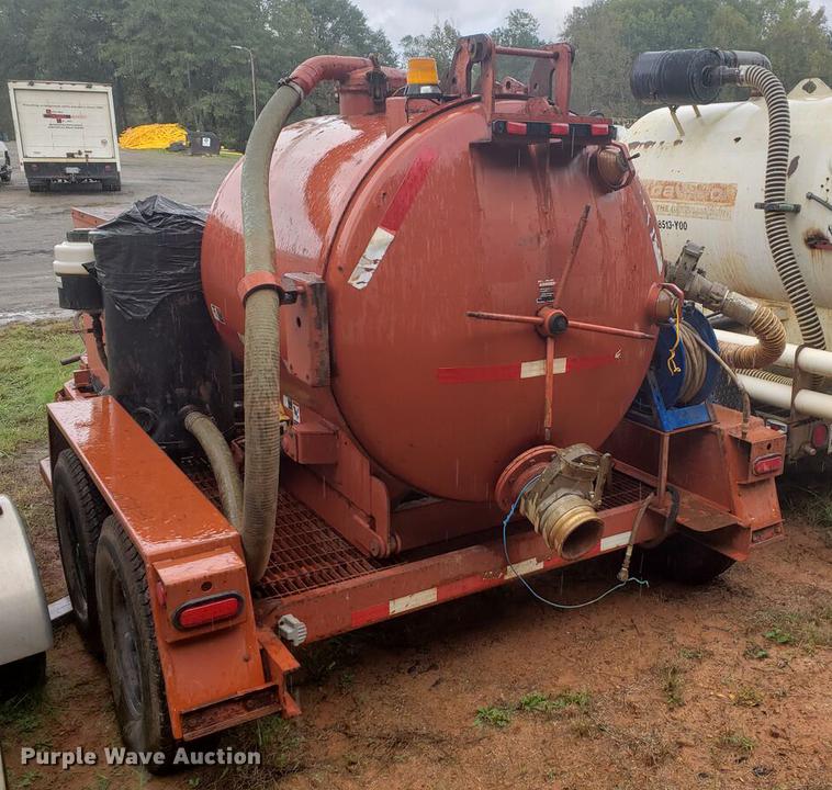 image for item EO9665 2007 Ditch Witch FX30 vacuum excavator