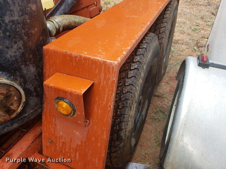 image for item EO9665 2007 Ditch Witch FX30 vacuum excavator