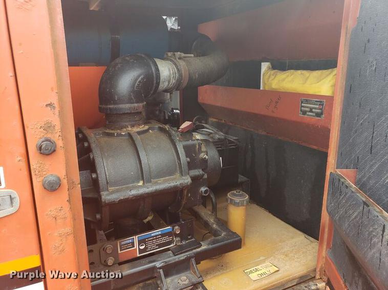 image for item EO9665 2007 Ditch Witch FX30 vacuum excavator